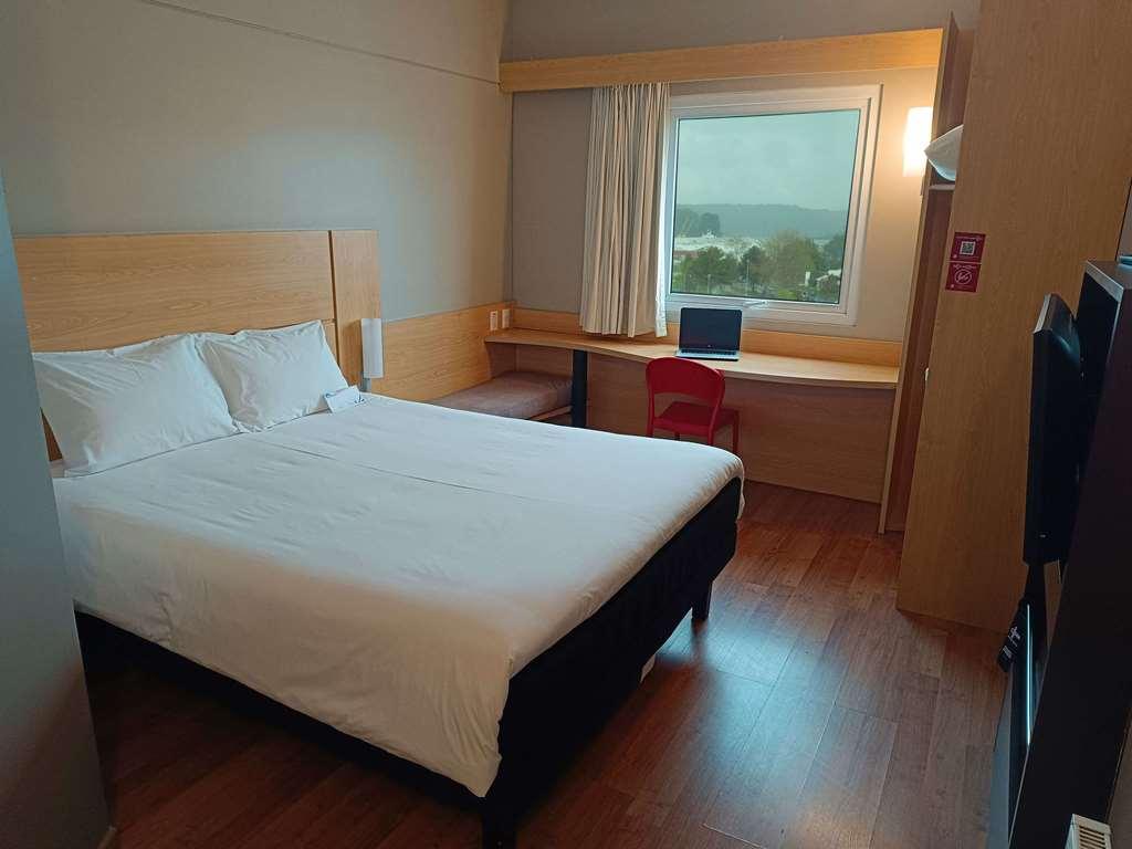 Ibis Puerto Montt Hotell Rum bild
